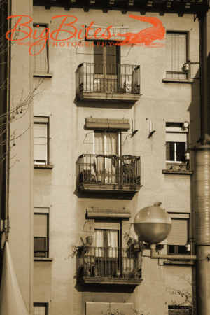 Laundry-Wall-Spain.gif