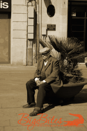 Barcelona-Man-in-Hat.gif