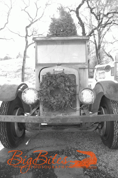 Christmas-truck-black-and-w
