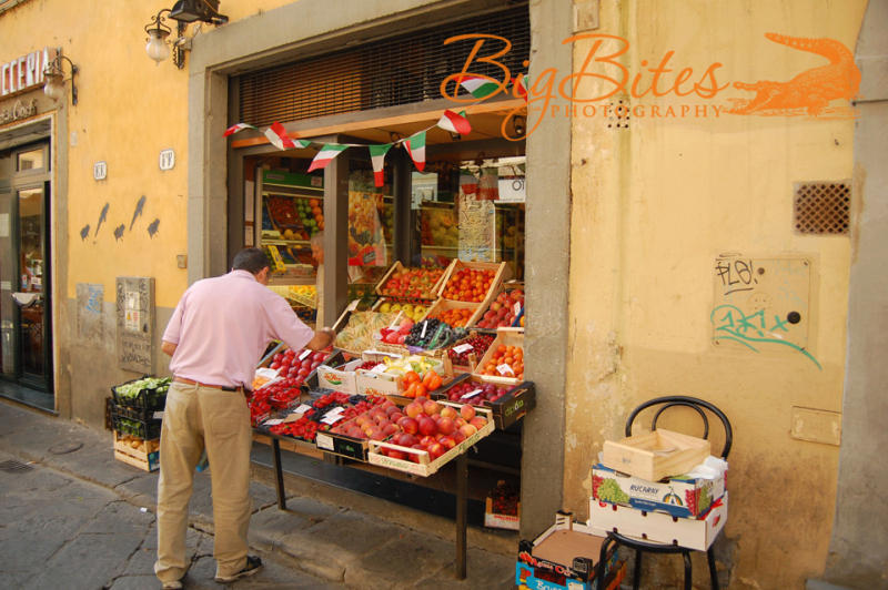 Fresh-Fruit-in-Florence-Italy-Color-Big-Bites-Photography